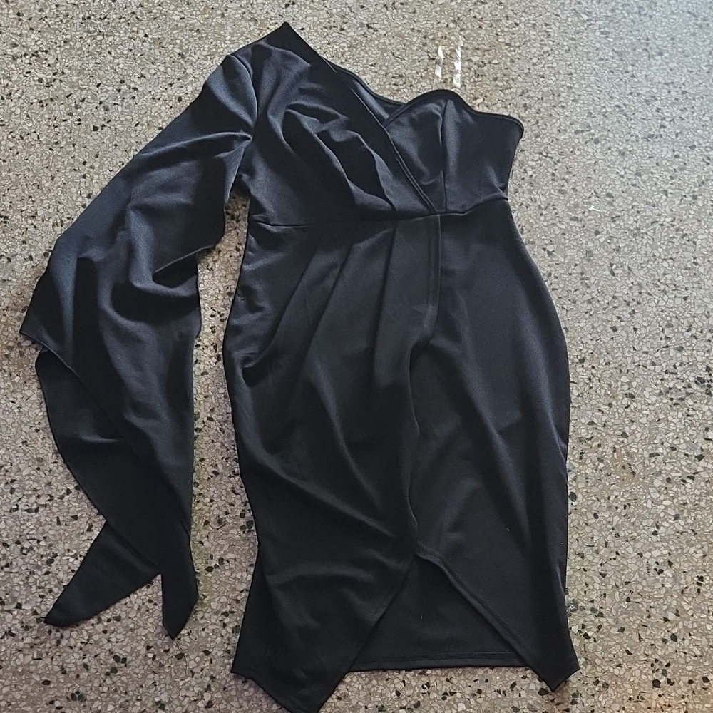 Elegant Black One-Shoulder Dress